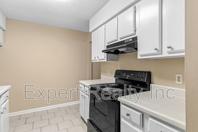 Building Photo - 510 Running Brook Rd