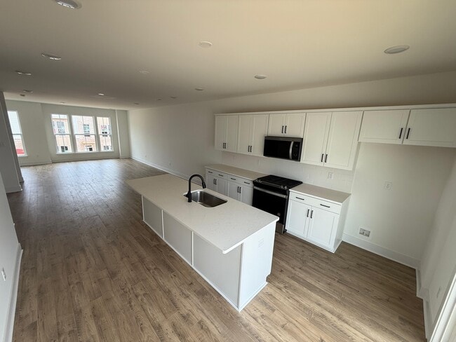 Building Photo - 15384 Oasis Sun Aly