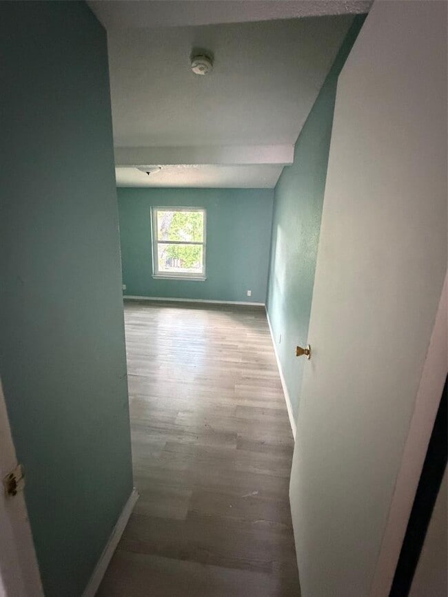 Building Photo - 1006 N Meadows Dr