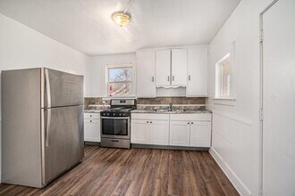 Building Photo - Single-Family Home - 4 Bedroom, 1 Bathroom