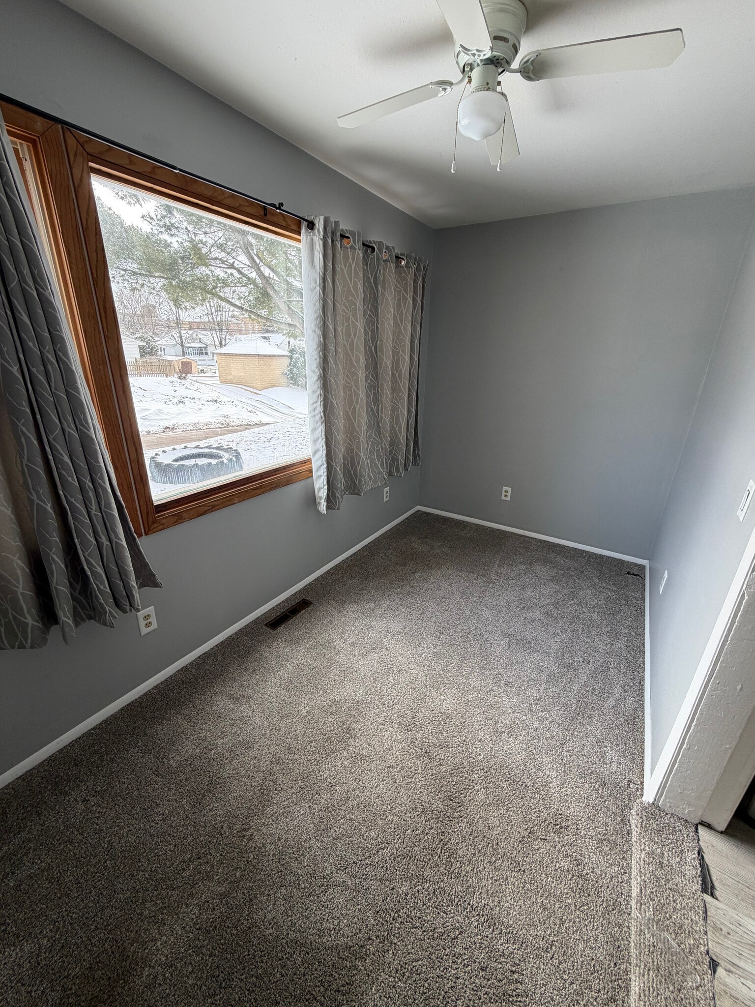 Building Photo - 104 N Grove St