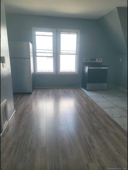 Building Photo - 137 Adelaide St