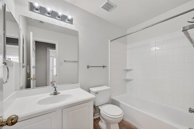 Building Photo - 16623 Newglen Ln