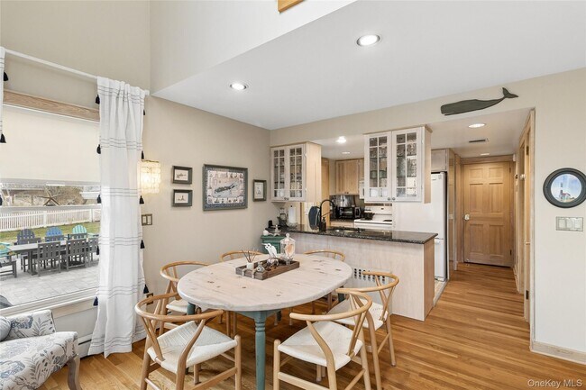 Building Photo - 1050 Pine Ave