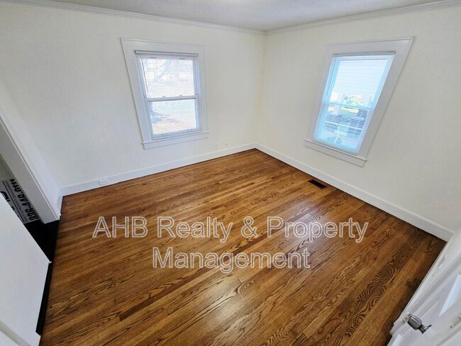 Building Photo - 621 Grace Ave