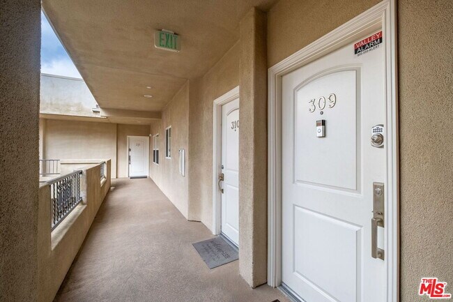 Building Photo - 15206 Burbank Blvd