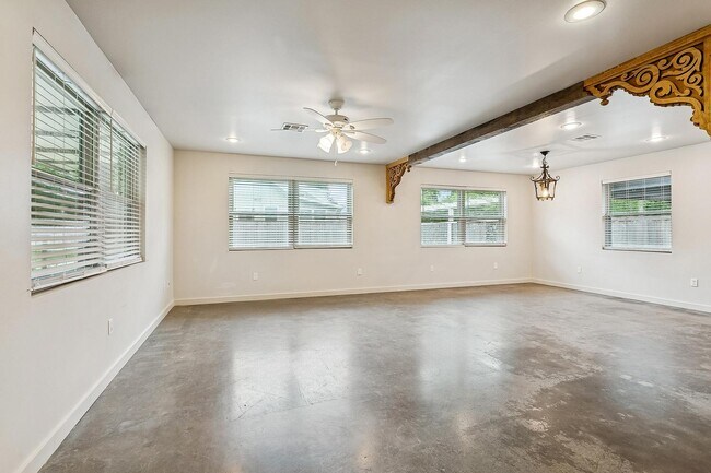 Building Photo - 426 Lafitte St