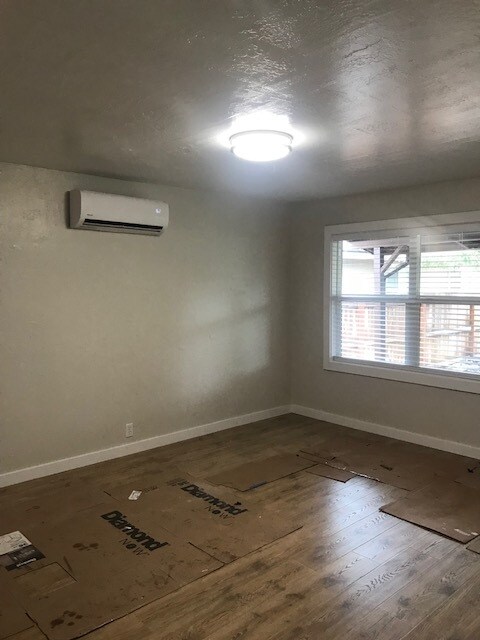 Building Photo - 725 Narregan St