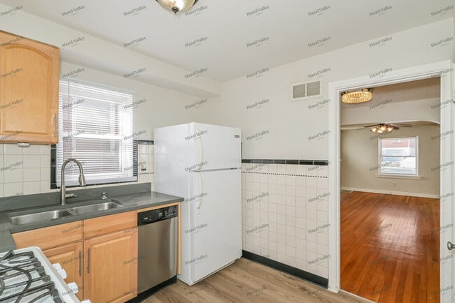 Building Photo - 1306 Sheridan Dr