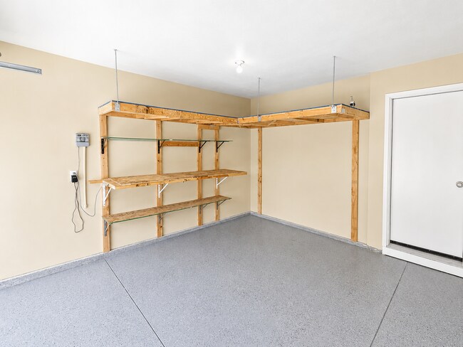 Building Photo - Easy-Living 3 Bed, 2 Bath Home with Double Garage, Pool Access & Private Courtyard