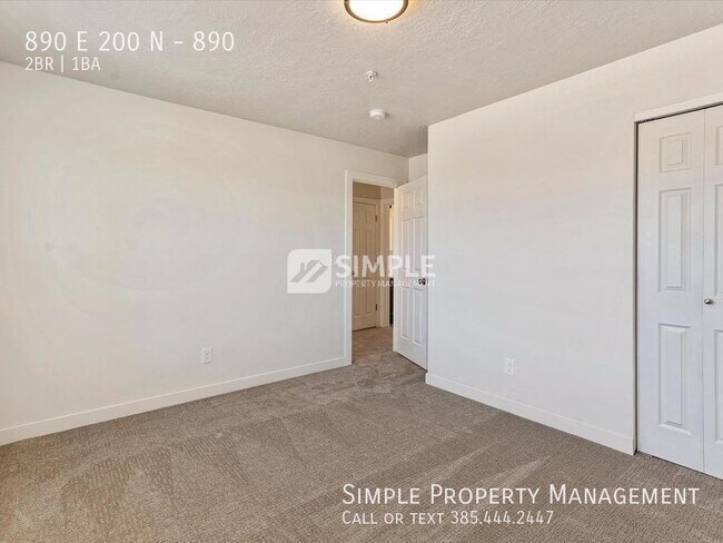 Building Photo - 890 E 200 N
