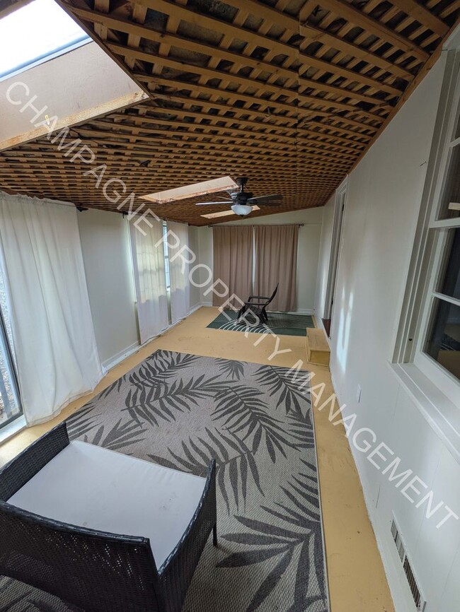 Building Photo - Single Family Home in KC