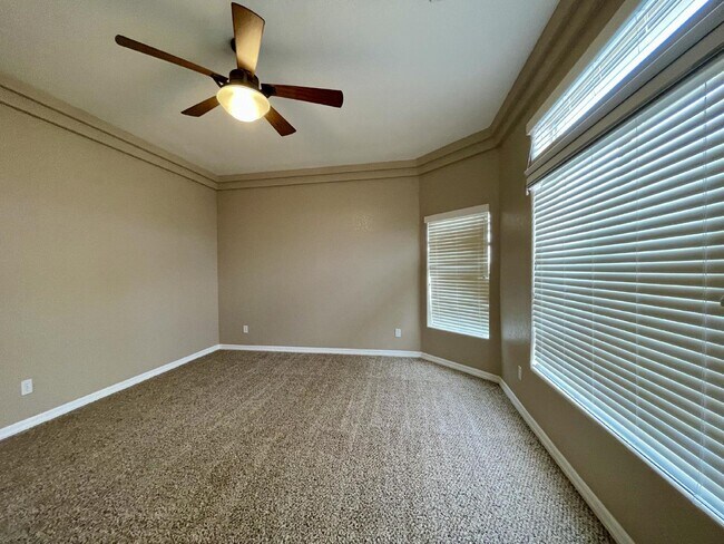 Building Photo - BHCRENT.COM Golf Course Living - Gated Com...