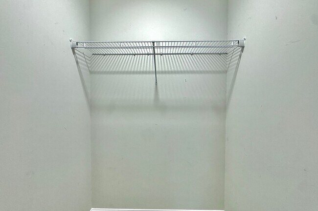 Building Photo - AVAILABLE EARLY DECEMBER (Small Pets Only)