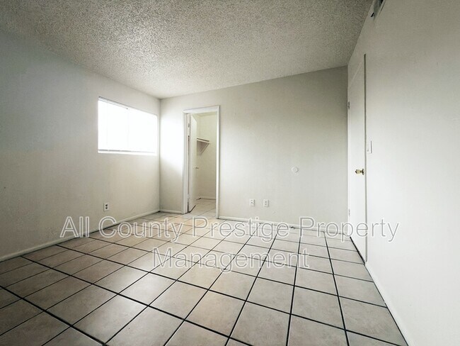 Building Photo - 1831 W Mulberry Dr