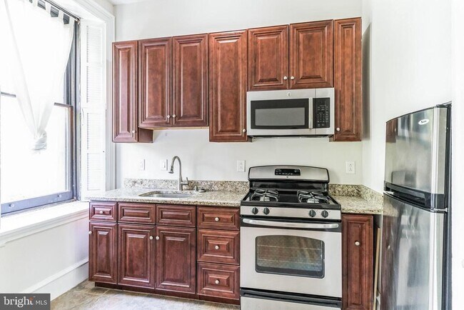 Building Photo - 2008 Spruce St