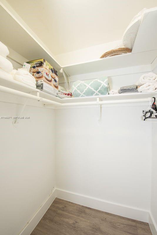 Building Photo - 100 Bayview Dr