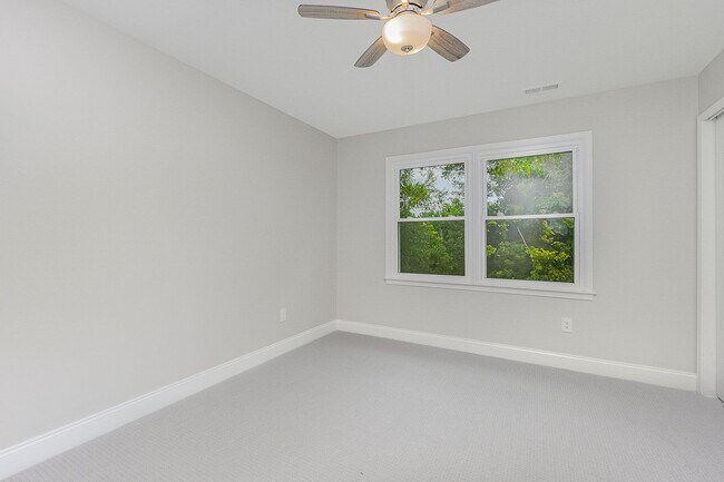 Building Photo - Stylish Renovation with Golf Course Views in a Prime Raleigh Location!