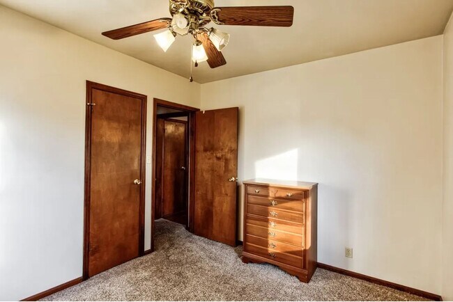 Building Photo - 2 Bedroom Full of Character