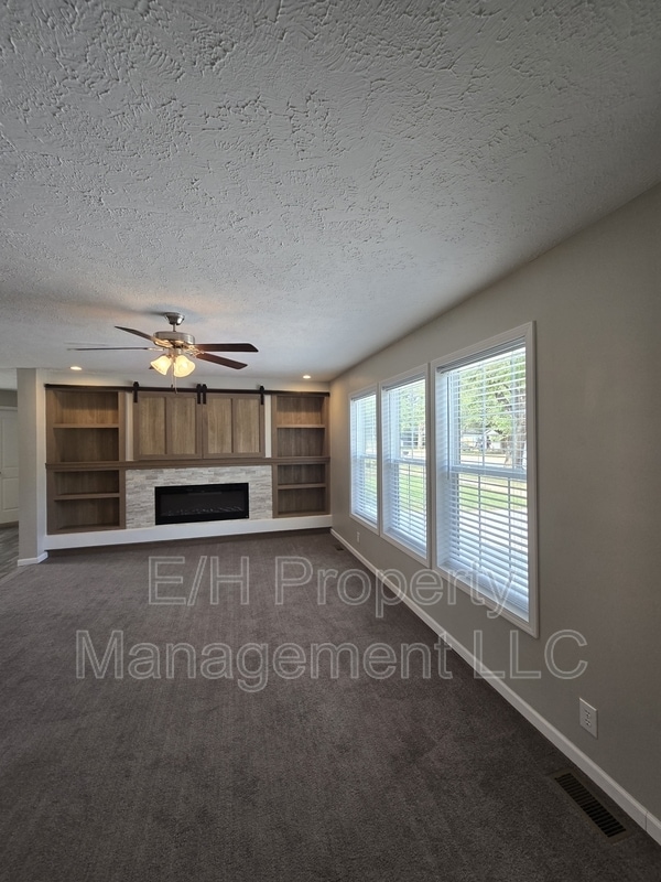 Building Photo - 501 S Edwards Ave