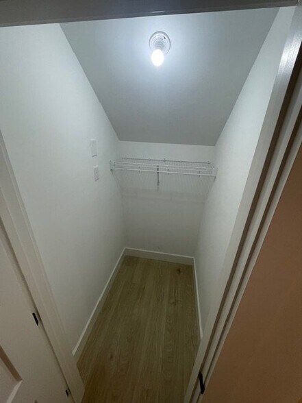 Building Photo - 960 Goodjoin Rd