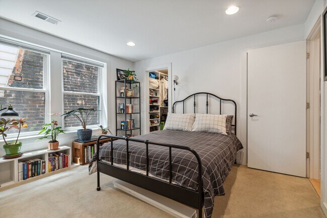 Building Photo - Spacious and Light Filled One Bedroom in Petworth with Parking!