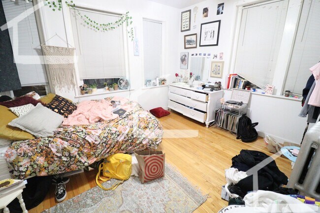 Building Photo - Awesome 2 Bed Apartment for Students