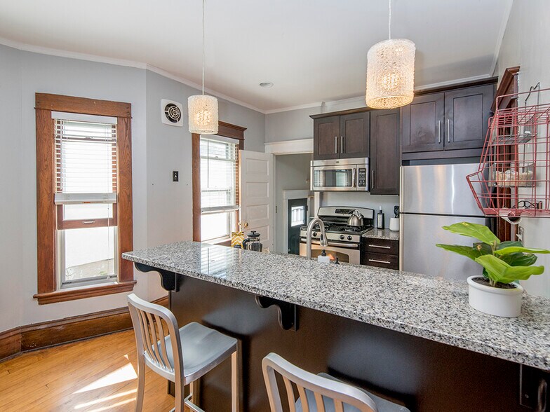 Building Photo - 961 18th Ave SE