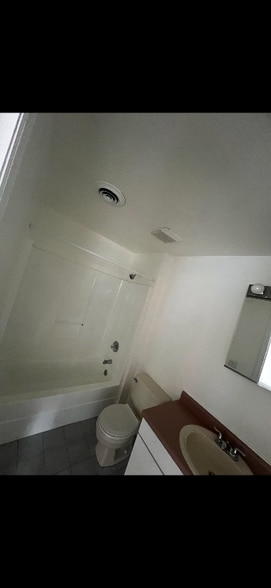 Building Photo - 11 2nd St