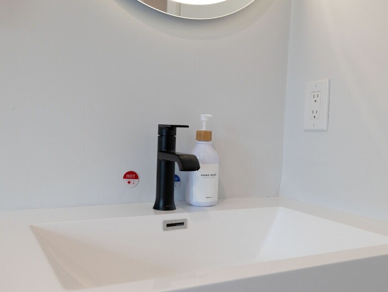 Building Photo - 1212 Broadway