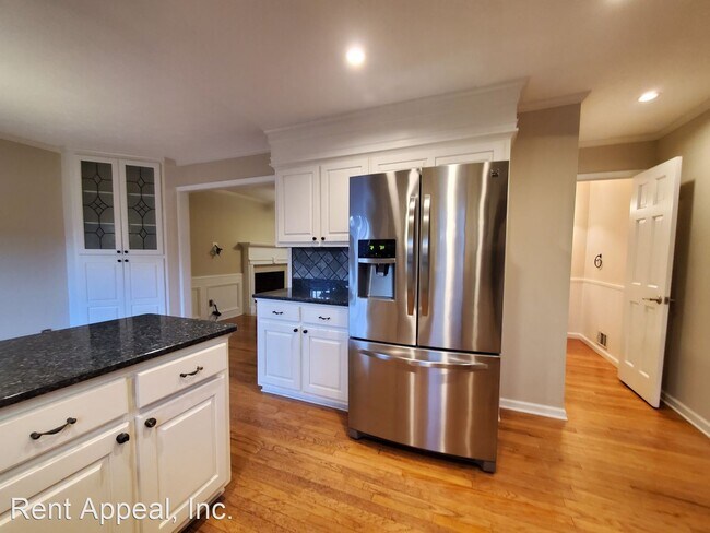 Building Photo - 4 br, 2.5 bath House - 2675 Shadow Pine Dr