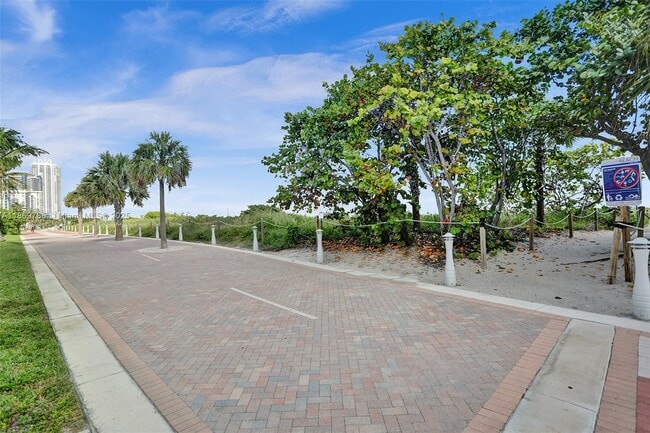 Building Photo - 5701 Collins Ave