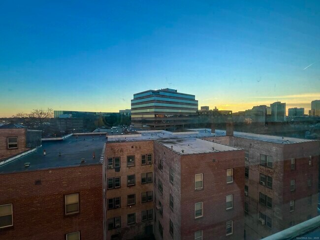 Building Photo - 30 Glenbrook Rd