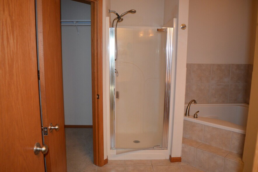 Building Photo - 4734 Bergamot Way
