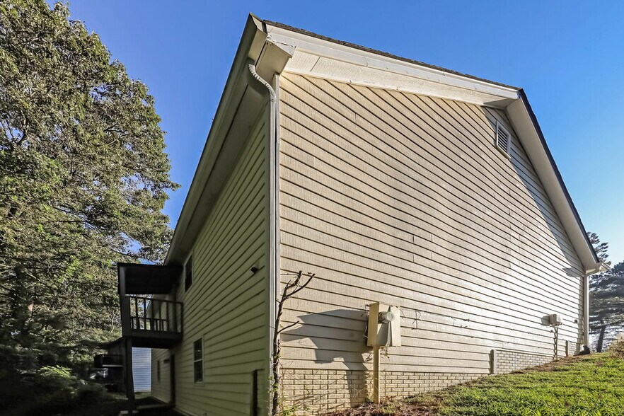 Building Photo - 9179 Fairway Ct