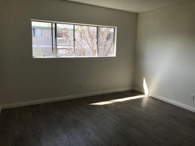 Bedroom 2 - 2016 Ruhland Ave