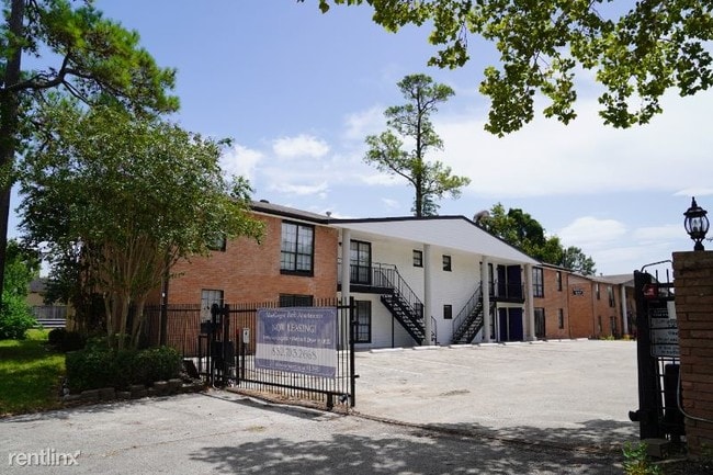 Building Photo - 2 br, 1 bath Apartment - 3316 N Macgregor Way