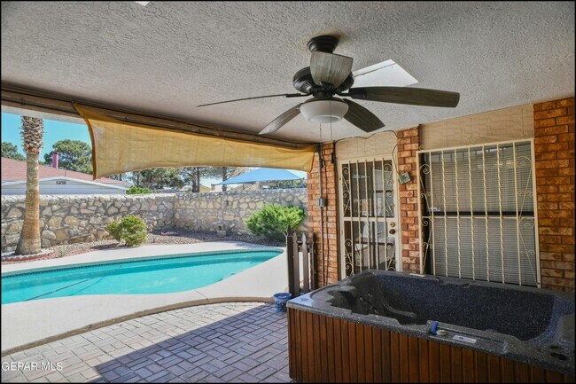Building Photo - 11600 Casa View Dr