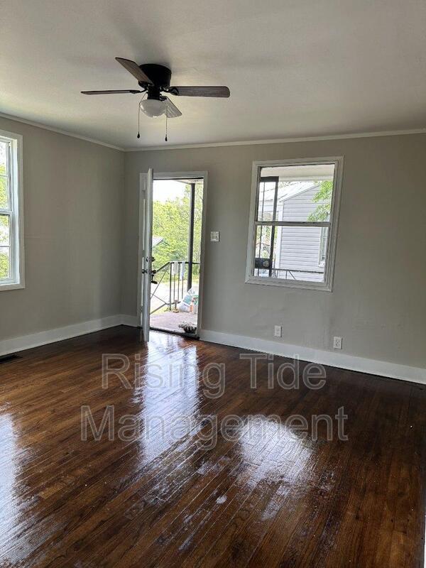 Building Photo - 3905 39th Ct N