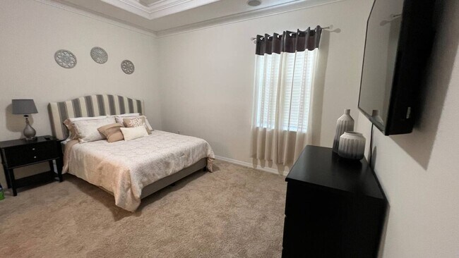 Building Photo - Furnished 1-Bedroom Apartment in Kindred –...