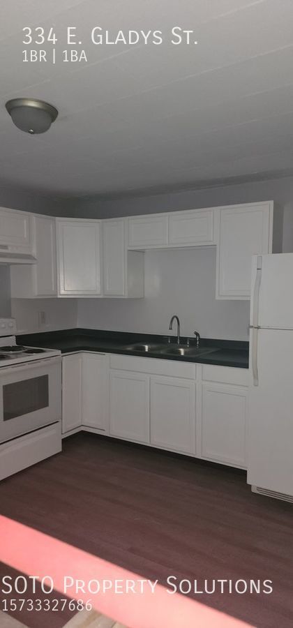 Building Photo - Studio Apartment Pet-Friendly