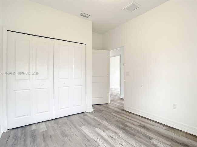 Building Photo - 4112 Scottish Terrace