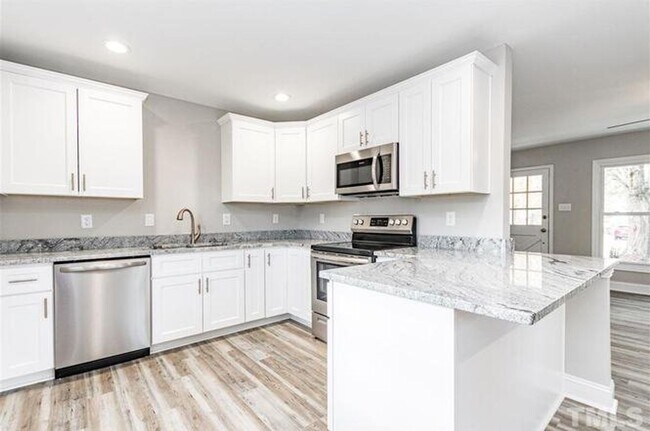 Building Photo - 3113 Idlewood Village Dr