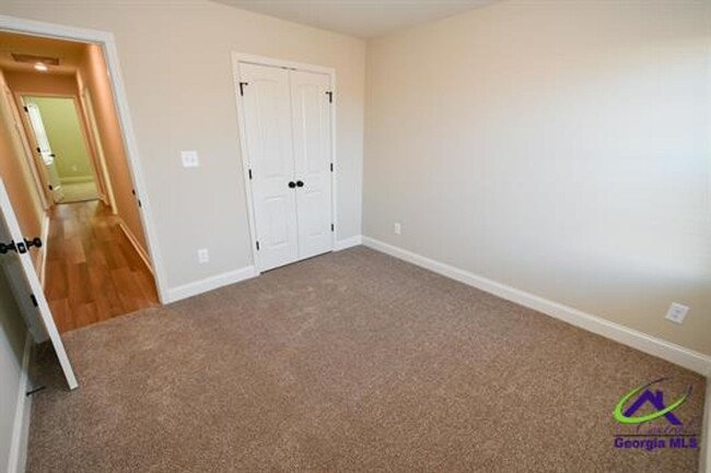 Building Photo - 204 Otters Rdg Dr