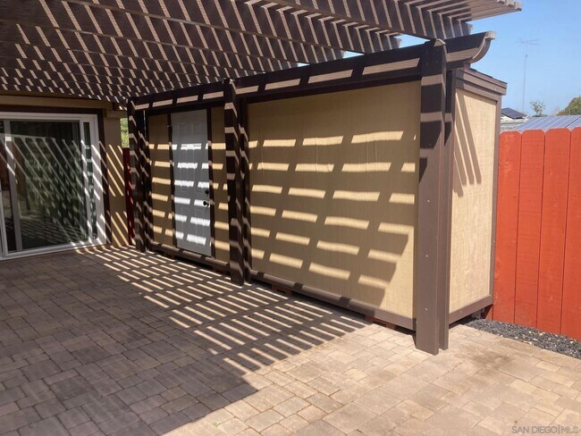 Building Photo - 4644 Chateau Pl