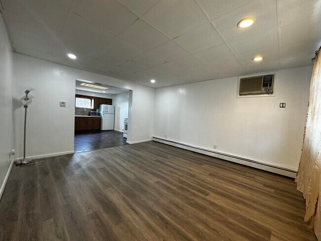 Building Photo - 625 13th St