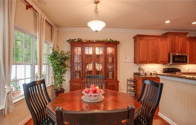 Building Photo - 3 Bedroom 2.5 Bath Townhouse style Condo in Great Neck
