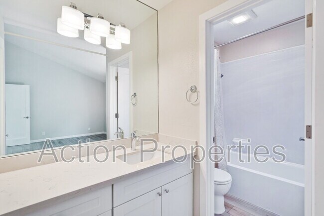 Building Photo - 2091 San Luis Ave