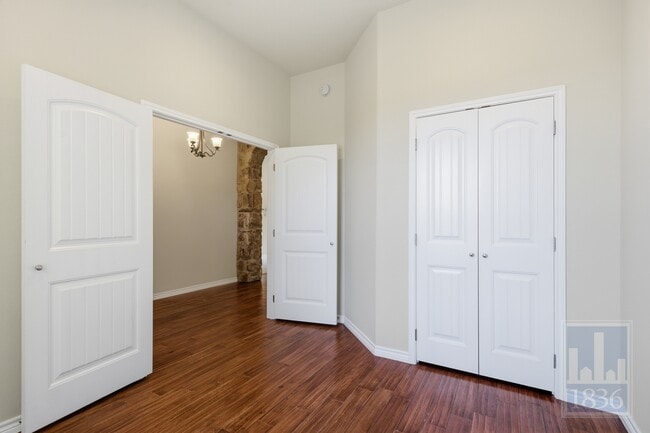 Building Photo - 15105 General Williamson Dr