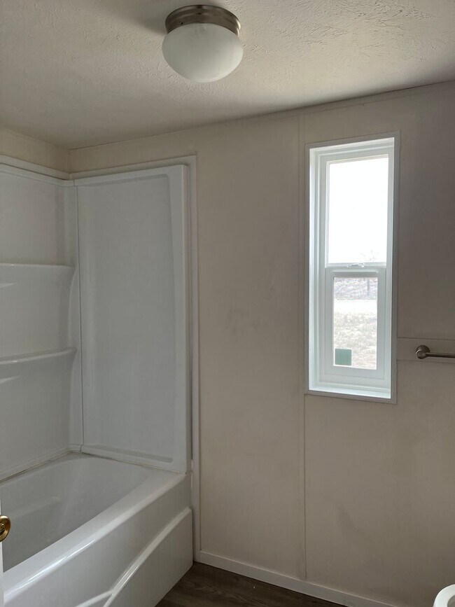 Building Photo - Cute 2 bedroom/1 bath singlewide mobile ho...